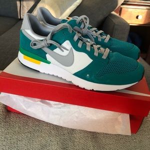 Nike archive 83 men’s 10.5 sneaker